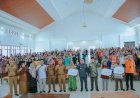 Bupati menyerahkan secara simbolis Bantuan BLT-BBM, BPS Sembako, dan PKH Tahun 2022