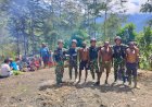 Satgas Mobile Raider 300 Siliwangi Bantu Warga Buka Lahan di Papua