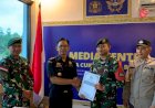 Satgas Pamtas Yonarmed 10/ Bradjamusti Serahkan Barang Hasil Pengumpulan Tangkapan Kepada Bea Cukai Nanga Badau