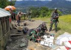 Merasa Bersaudara, Warga Pintu Jawa-Papua Mengadu ke Pos Satgas Mobile Raider 300