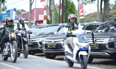 Walikota Padangsidimpuan Test Ride Sepeda Motor Listrik di acara Celebration & Touring With EVIT