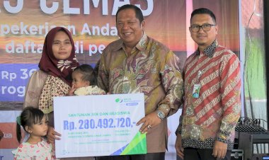 Wali Kota Padangsidimpuan Terima Penghargaan Dari BPJS Ketenagakerjaan 