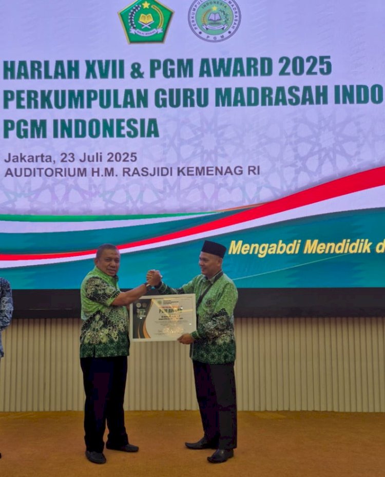 Ketua DPC Partai Demokrat Kota Medan H. Iswanda Nanda Ramli, SE Terima PGM Award 2025 dari Kementerian Agama
